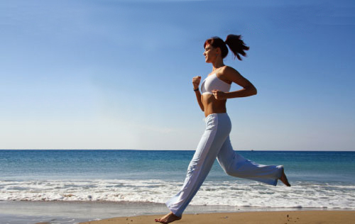 ランニングする女性